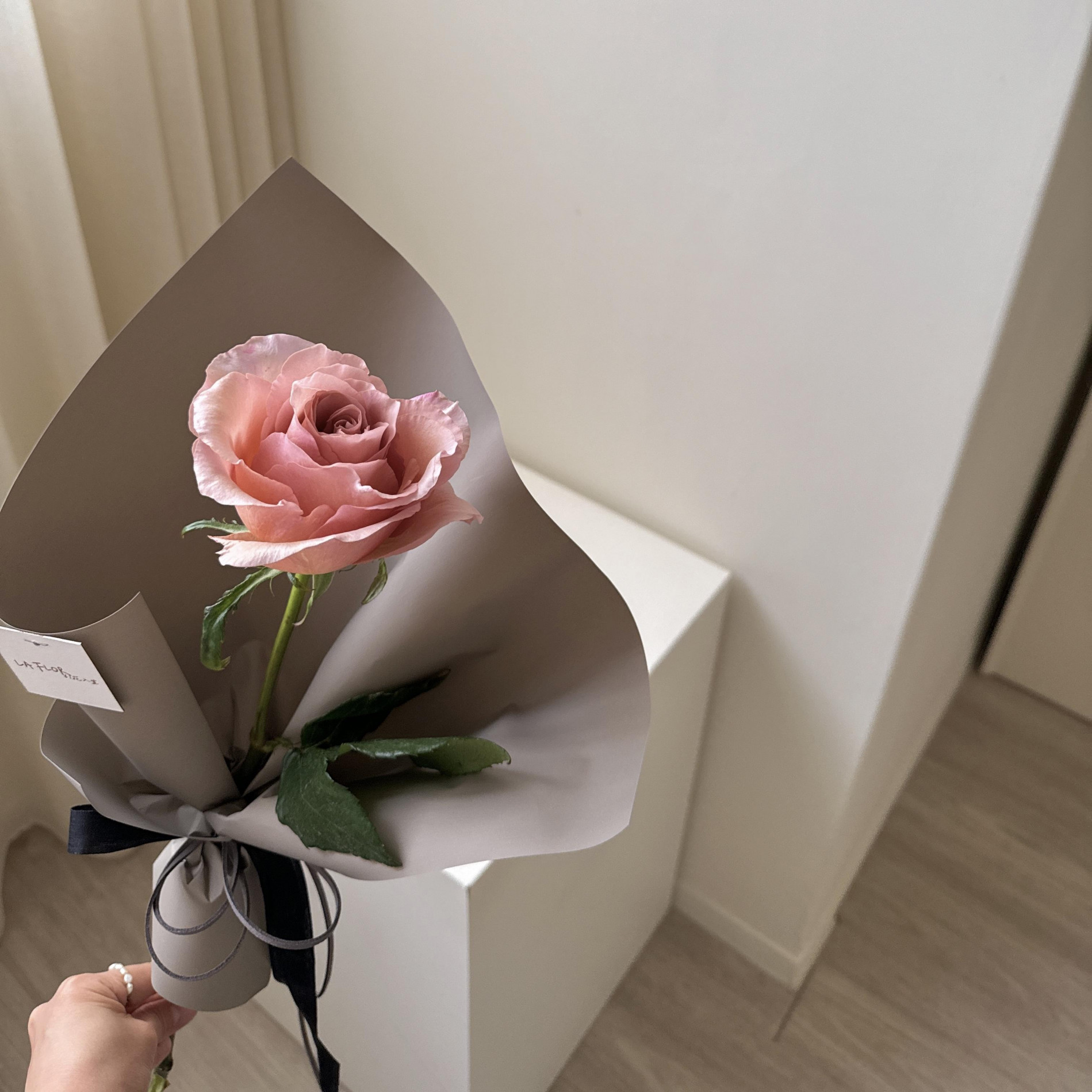 單支摩卡玫瑰花束 2