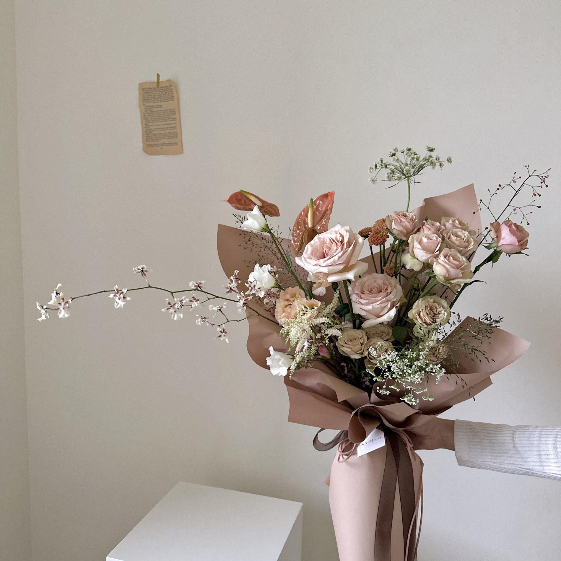 大地色系季節多樣花材花束 4