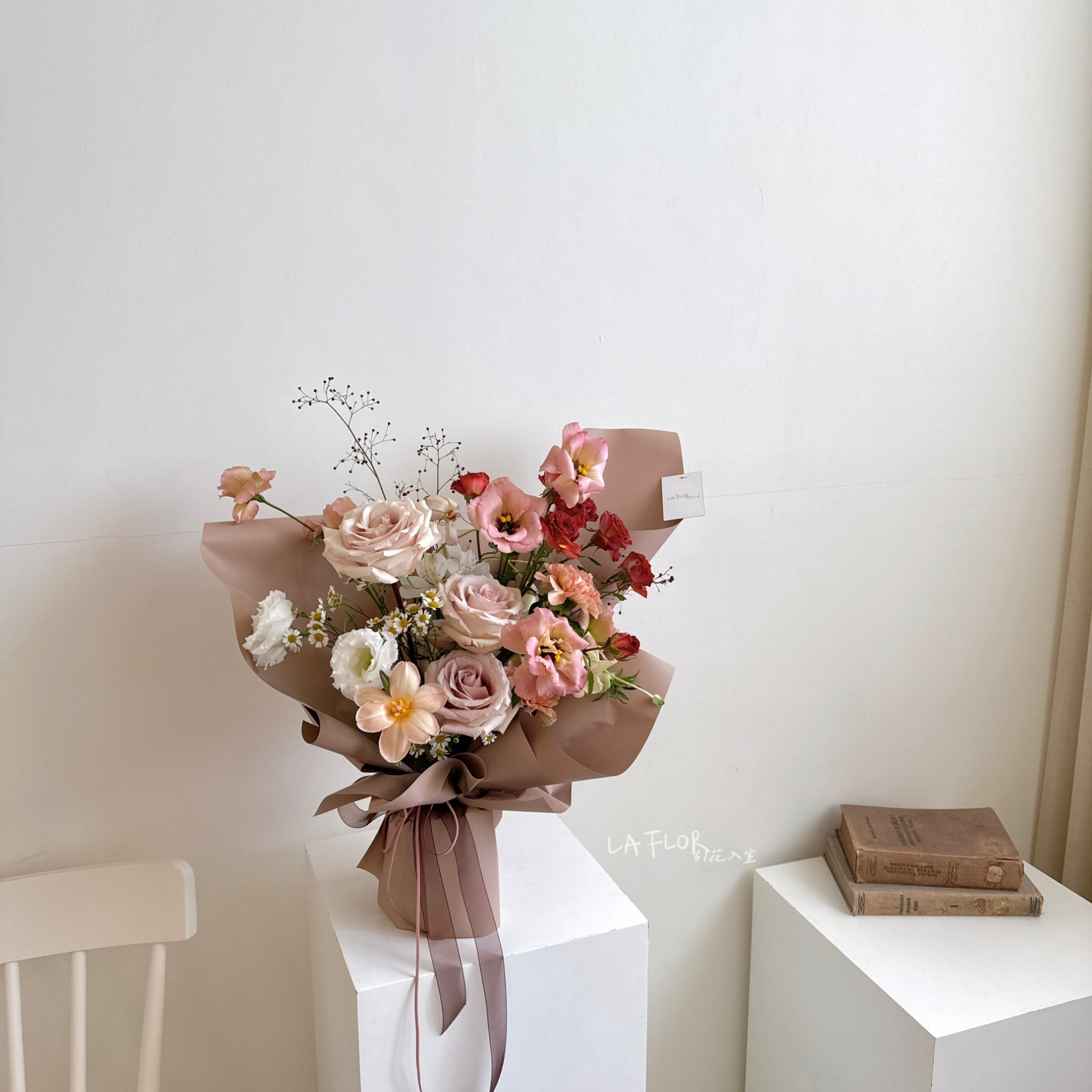 大地色系季節多樣花材花束 2