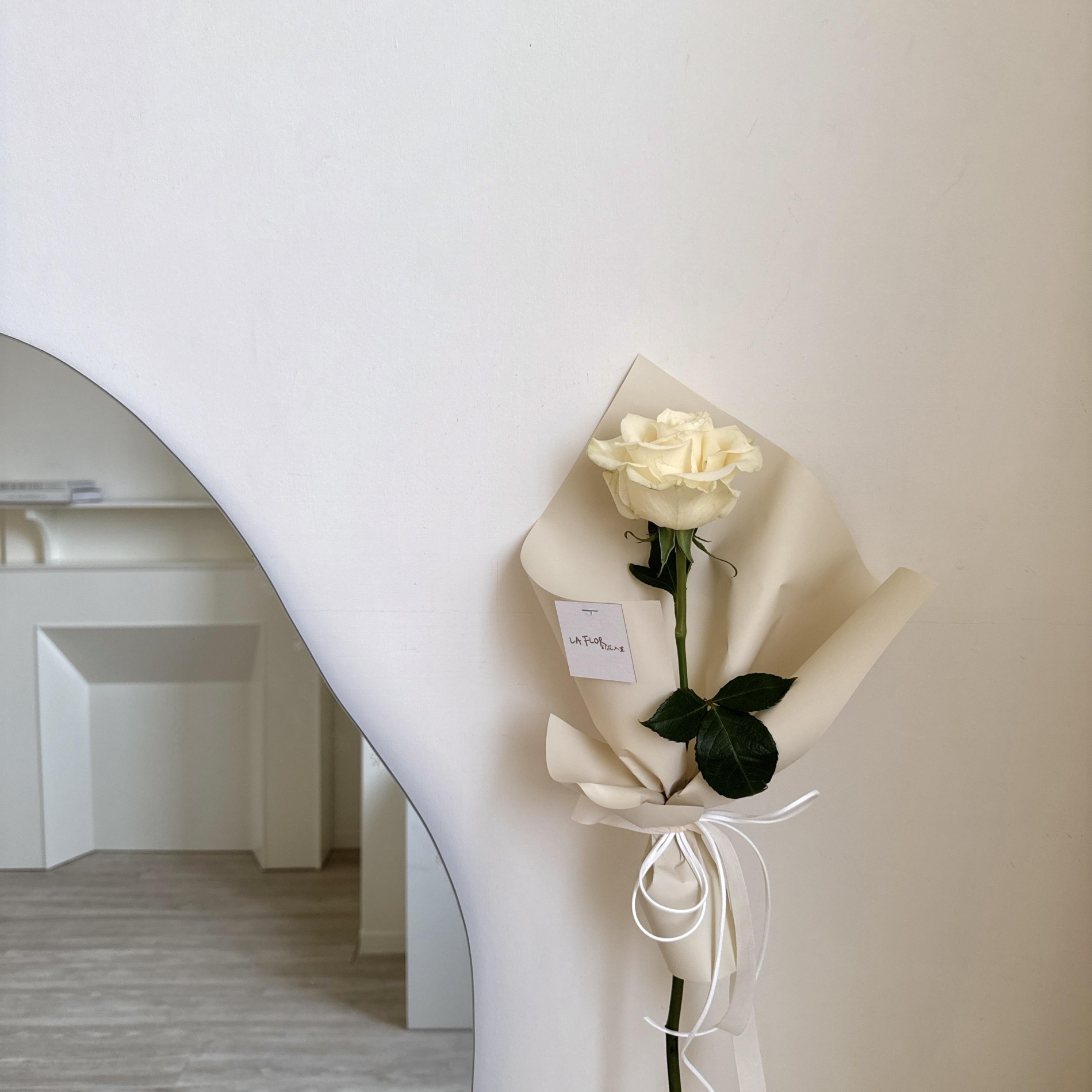 白色愛情故事單支玫瑰花束 4