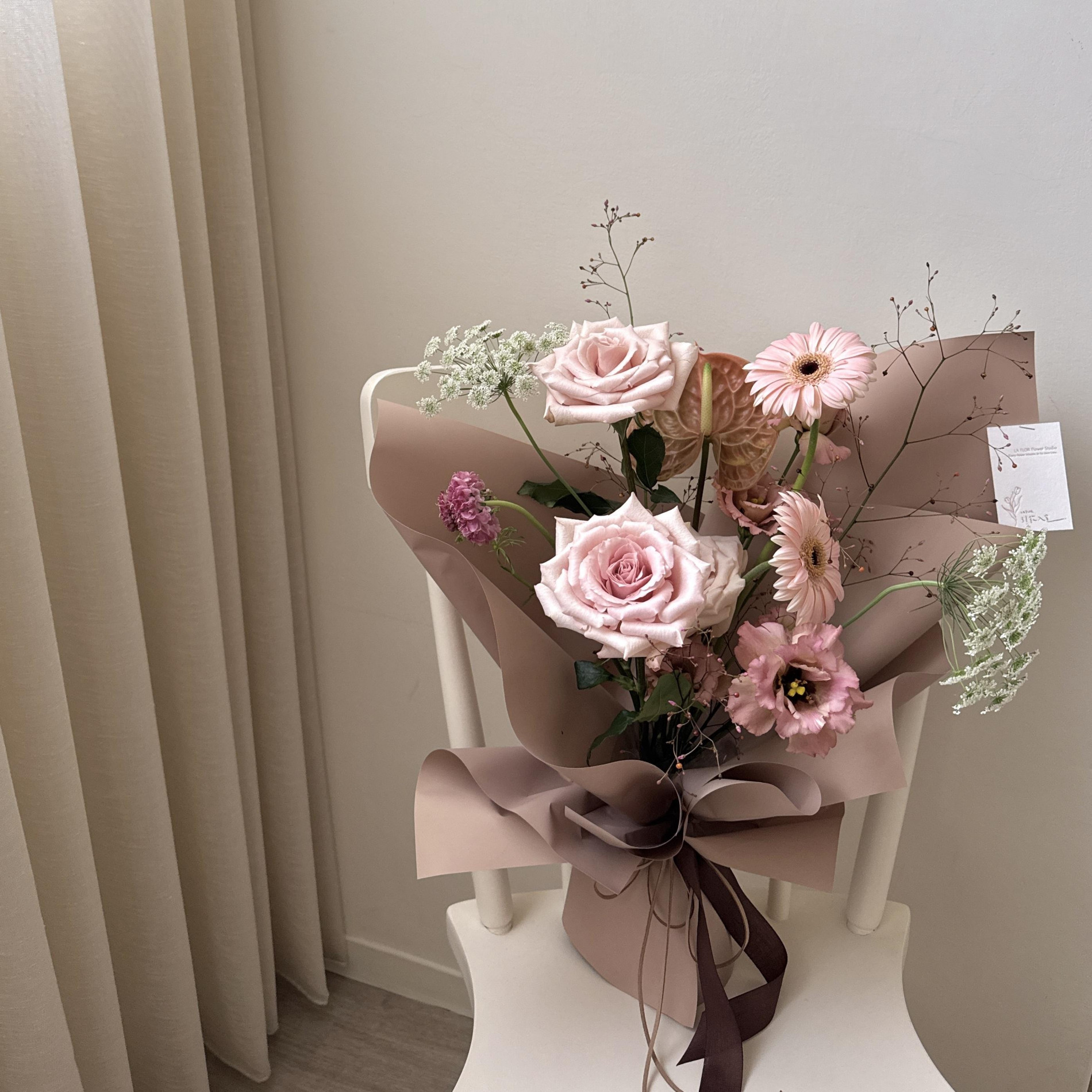 大地色系季節多樣花材花束 7